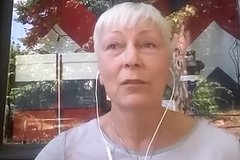 На активистку в Латвии завели еще одно дело из-за кирпичей с флагом России